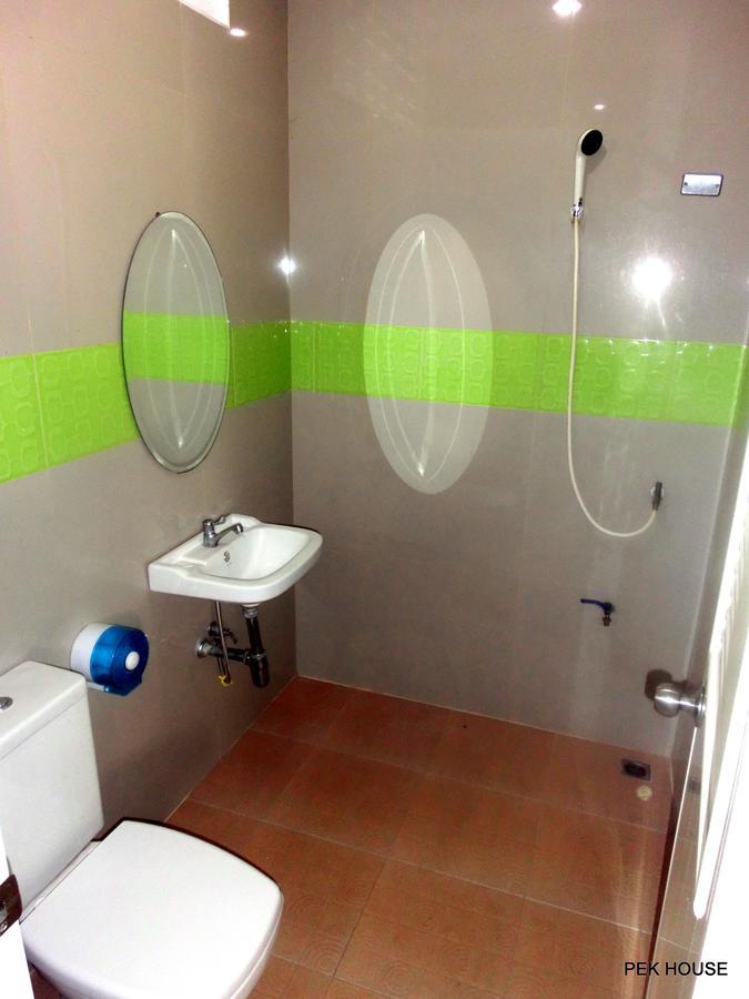 Pek House Apartment Phuket Bagian luar foto