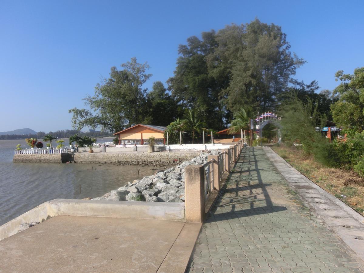 Pek House Apartment Phuket Bagian luar foto