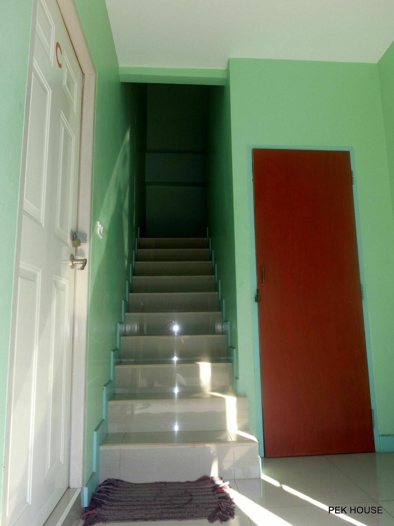 Pek House Apartment Phuket Bagian luar foto