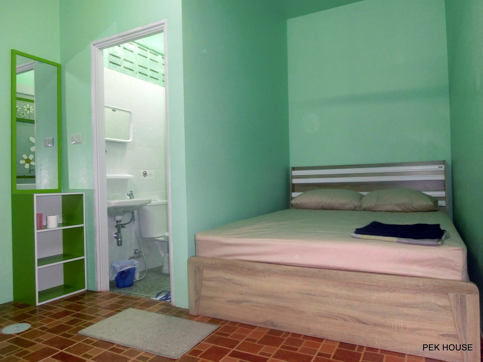 Pek House Apartment Phuket Bagian luar foto